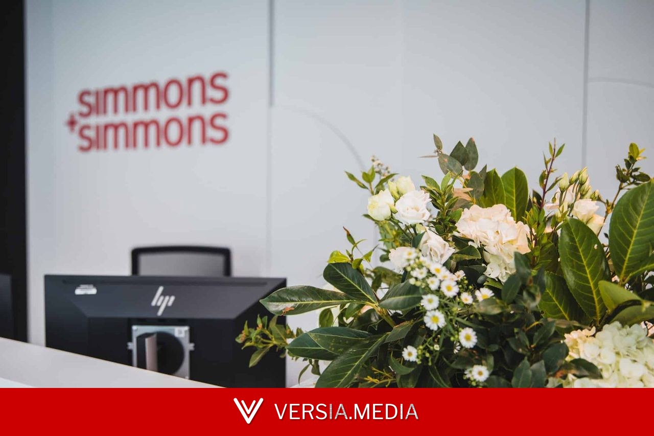 Simmons & Simmons roza los 800 millones de facturación con un crecimiento récord en España